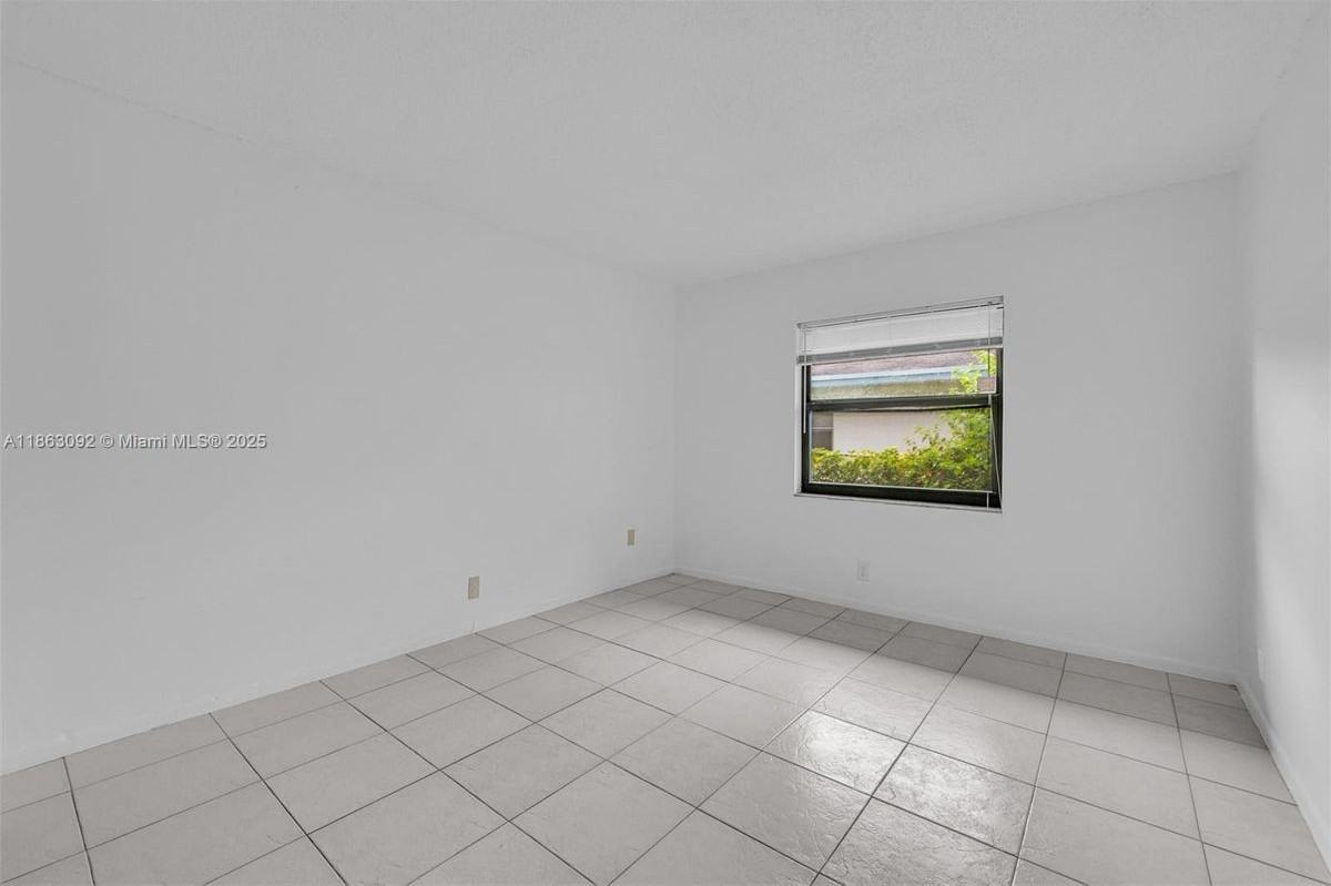 1451 Nw 19th St ##2 - Photo 3 of 13
