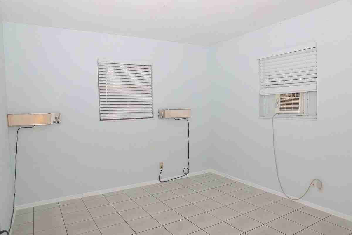 5881 Ne 18th Ave ##2 - Photo 5 of 9