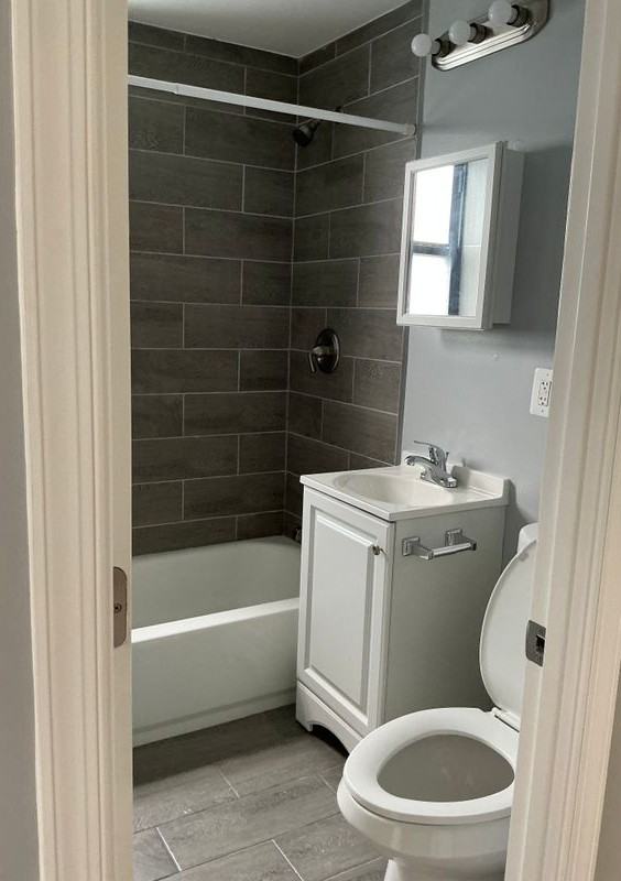 1215 Alabama Ave Se - Photo 3 of 5