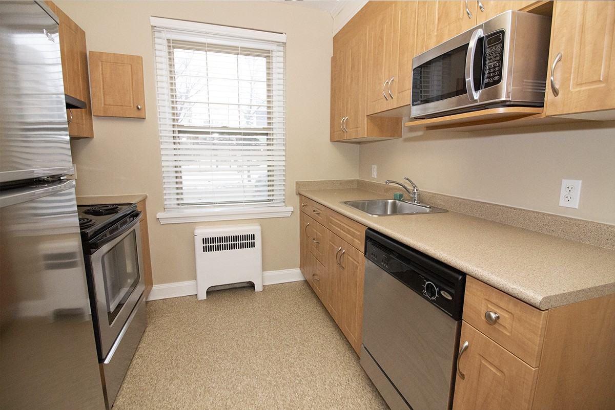 250 Broadway Avenue - Photo 6 of 10