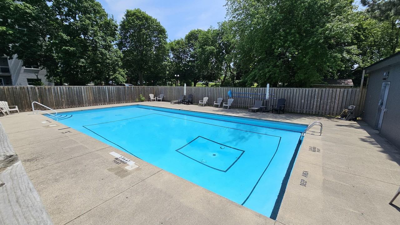 Bowling Green IV - Photo 7 of 8