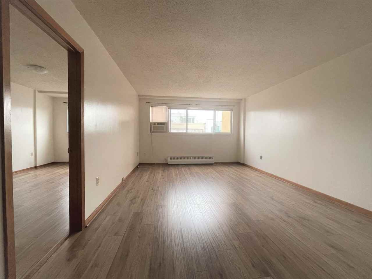 Graceland - Photo 2 of 47