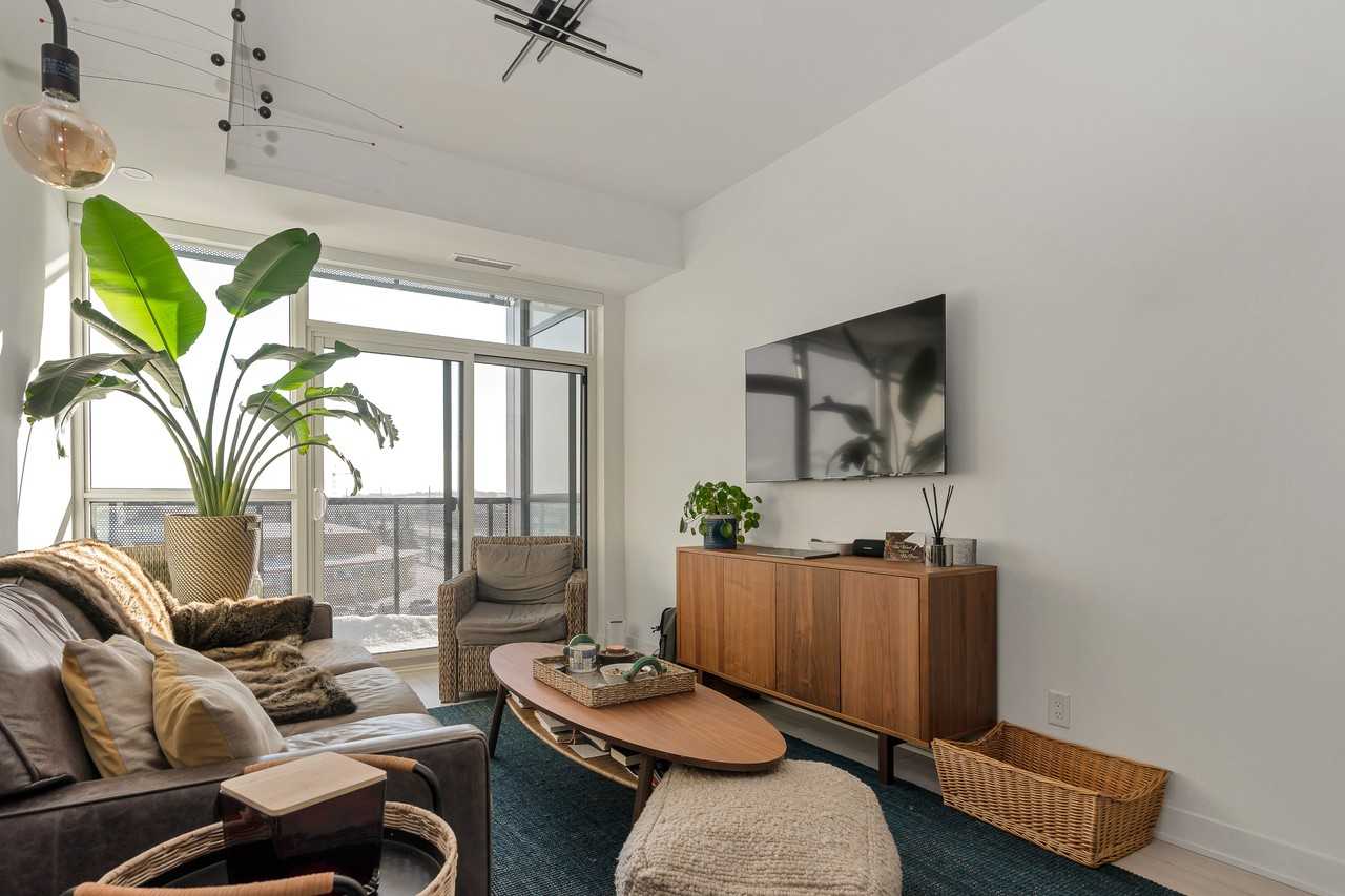 681 Yonge St Barrie, On L4N 4E8 - Photo 2 of 17