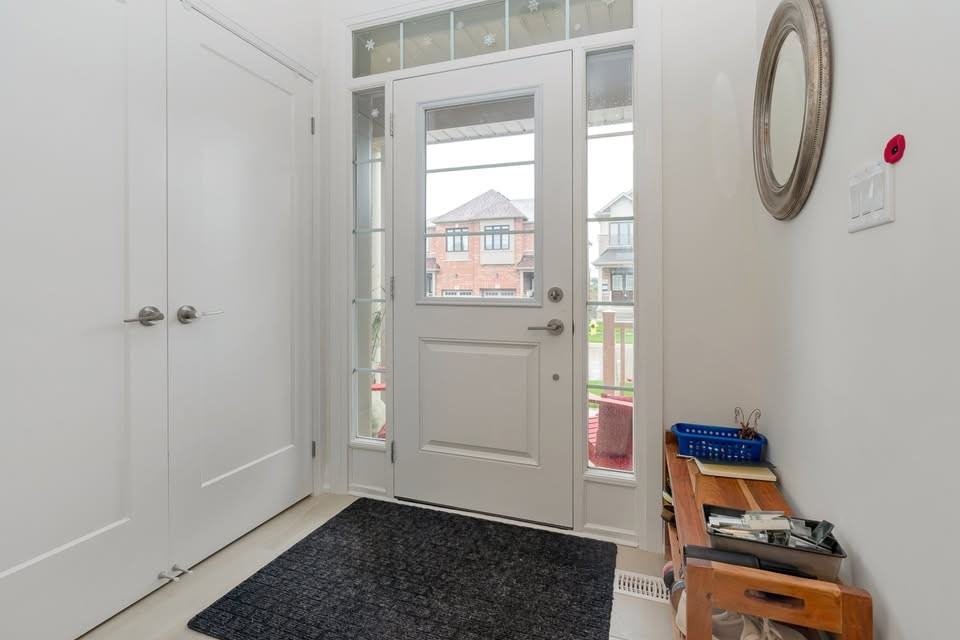 140 Shepherd Dr, Barrie, ON L9J 0C3, Canada - Photo 3 of 21