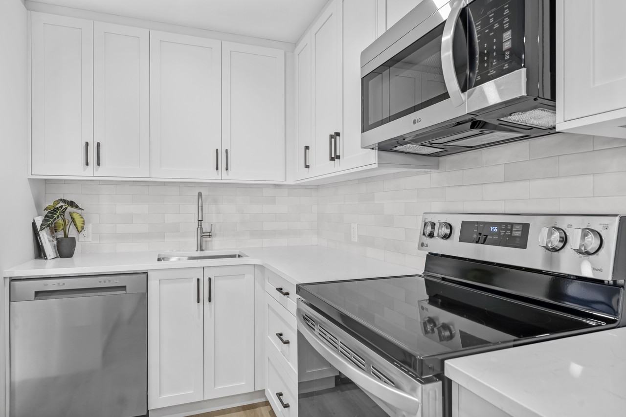 885-887 Somerset Street West - Photo 7 of 28