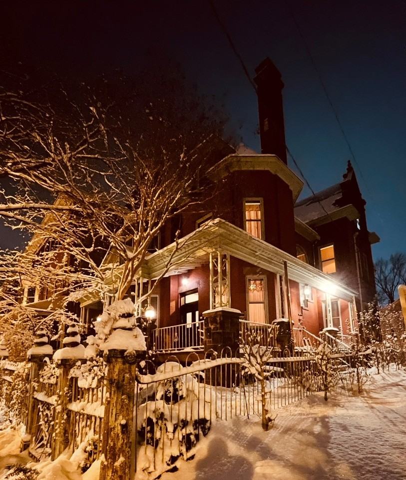 537 W Chestnut St - Photo 2 of 21