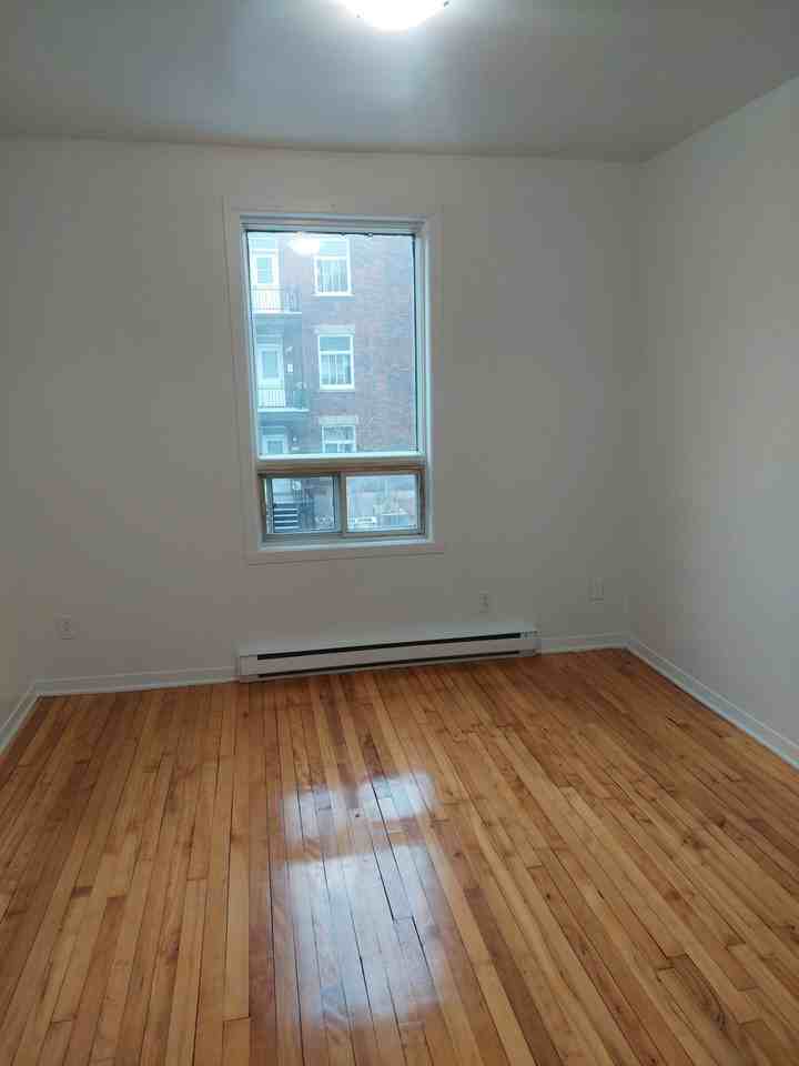 14e Avenue - Photo 4 of 7