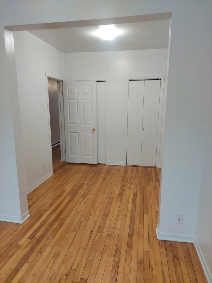 14e Avenue - Photo 5 of 7