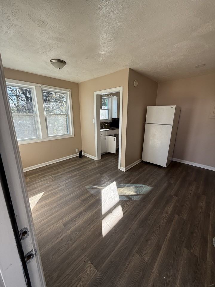 77 Engineer Dr #B - Photo 2 of 10