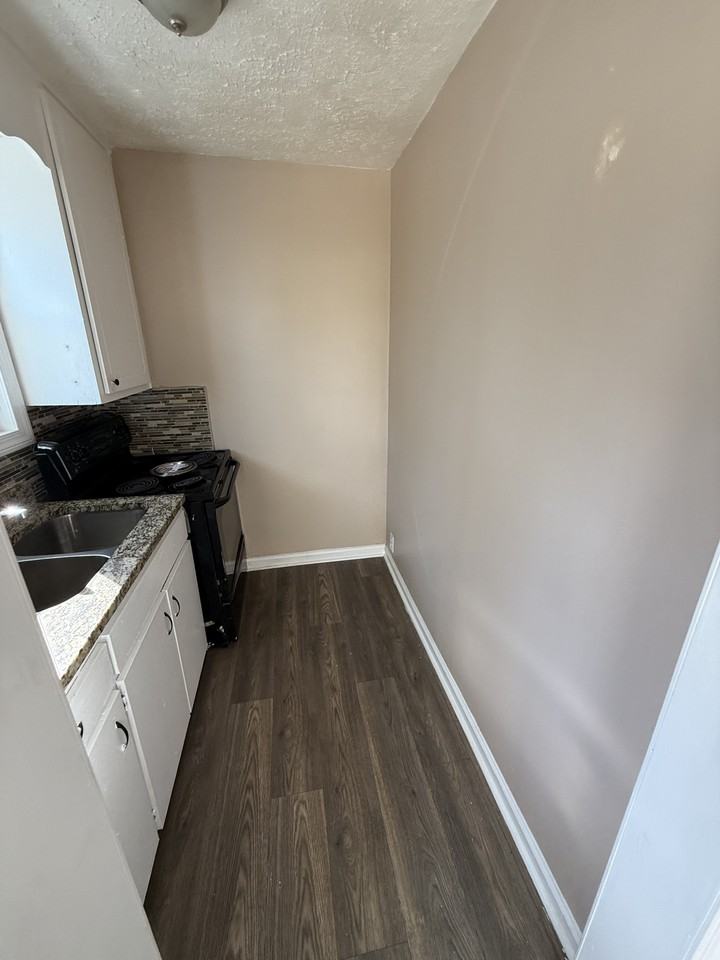 77 Engineer Dr #B - Photo 6 of 10