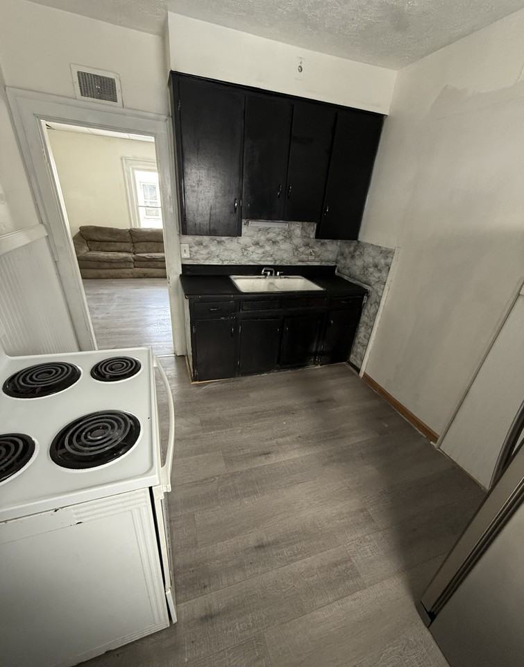 82 Rowland Ave #82-1-2 - Photo 4 of 8