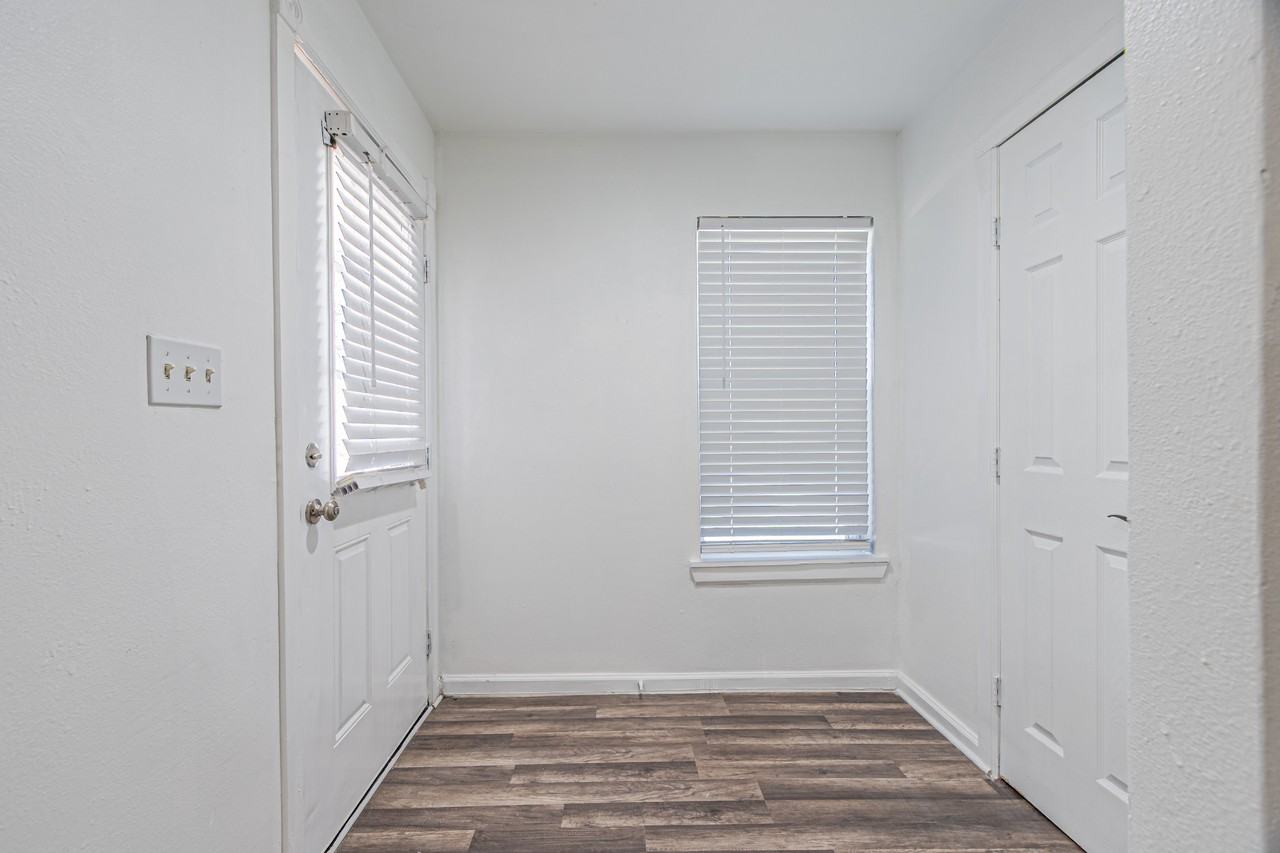 605 Lloyd #NA - Photo 3 of 28