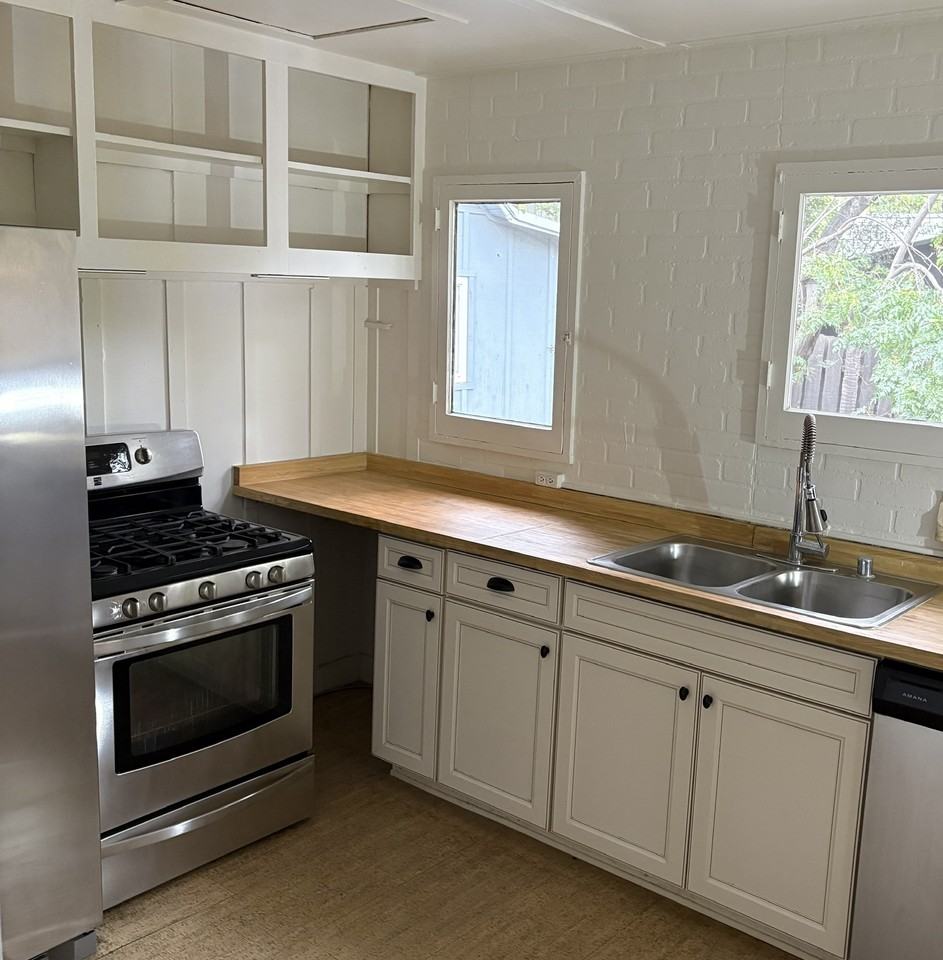 672 Brookside Ln - Photo 3 of 10