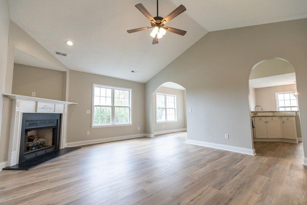 720 Hillside Dr #NA - Photo 4 of 6