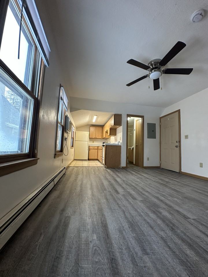 823 W 12th St #3 - Photo 3 of 4