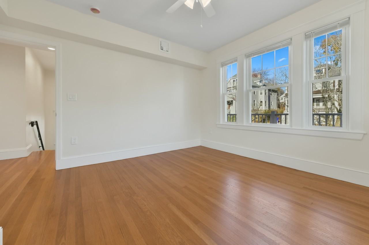 48 Manthorne Rd #2 - Photo 4 of 33