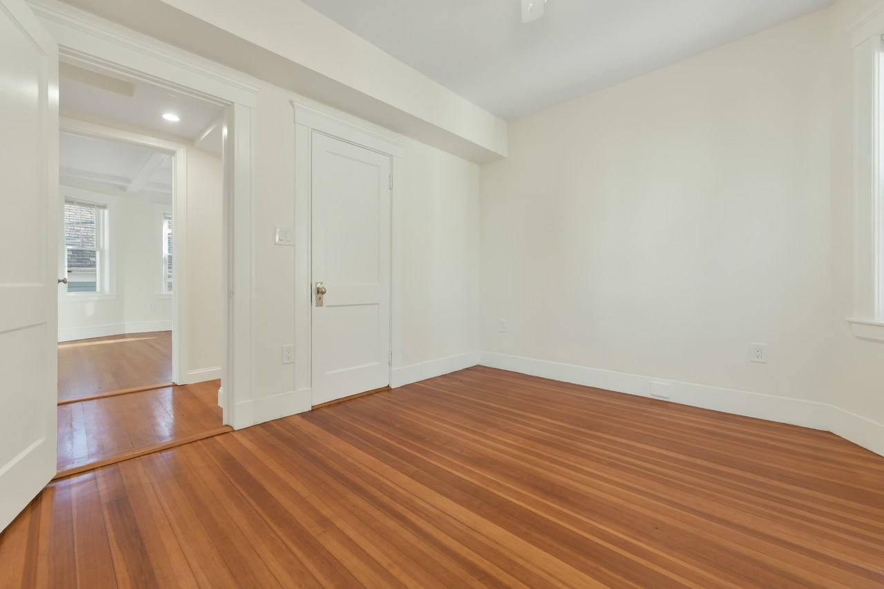 48 Manthorne Rd #2 - Photo 6 of 33