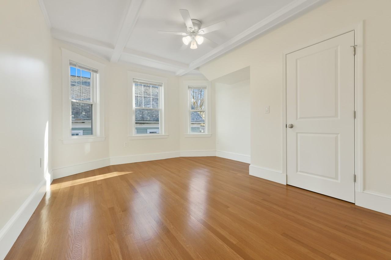 48 Manthorne Rd #2 - Photo 7 of 33