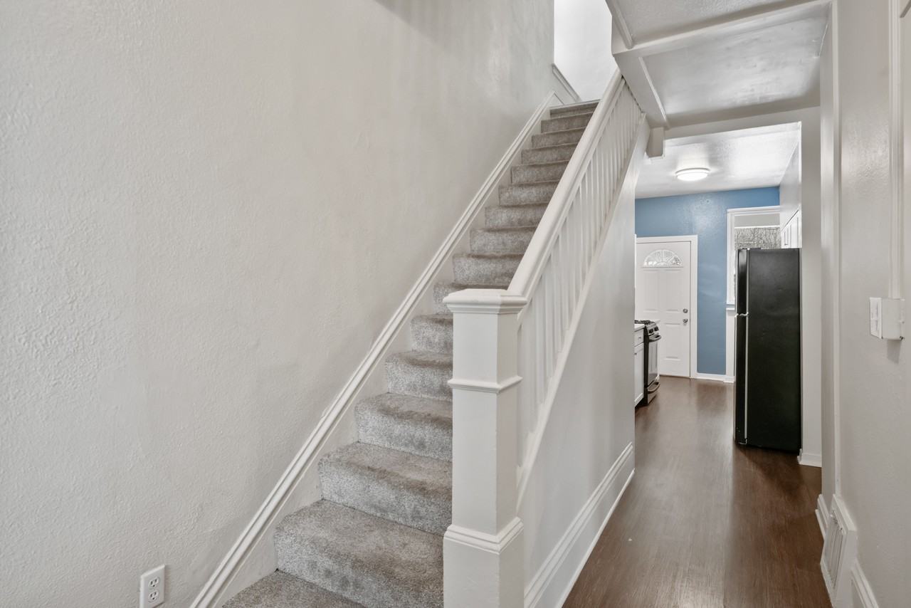 439 Kingsboro St #1 - Photo 3 of 27