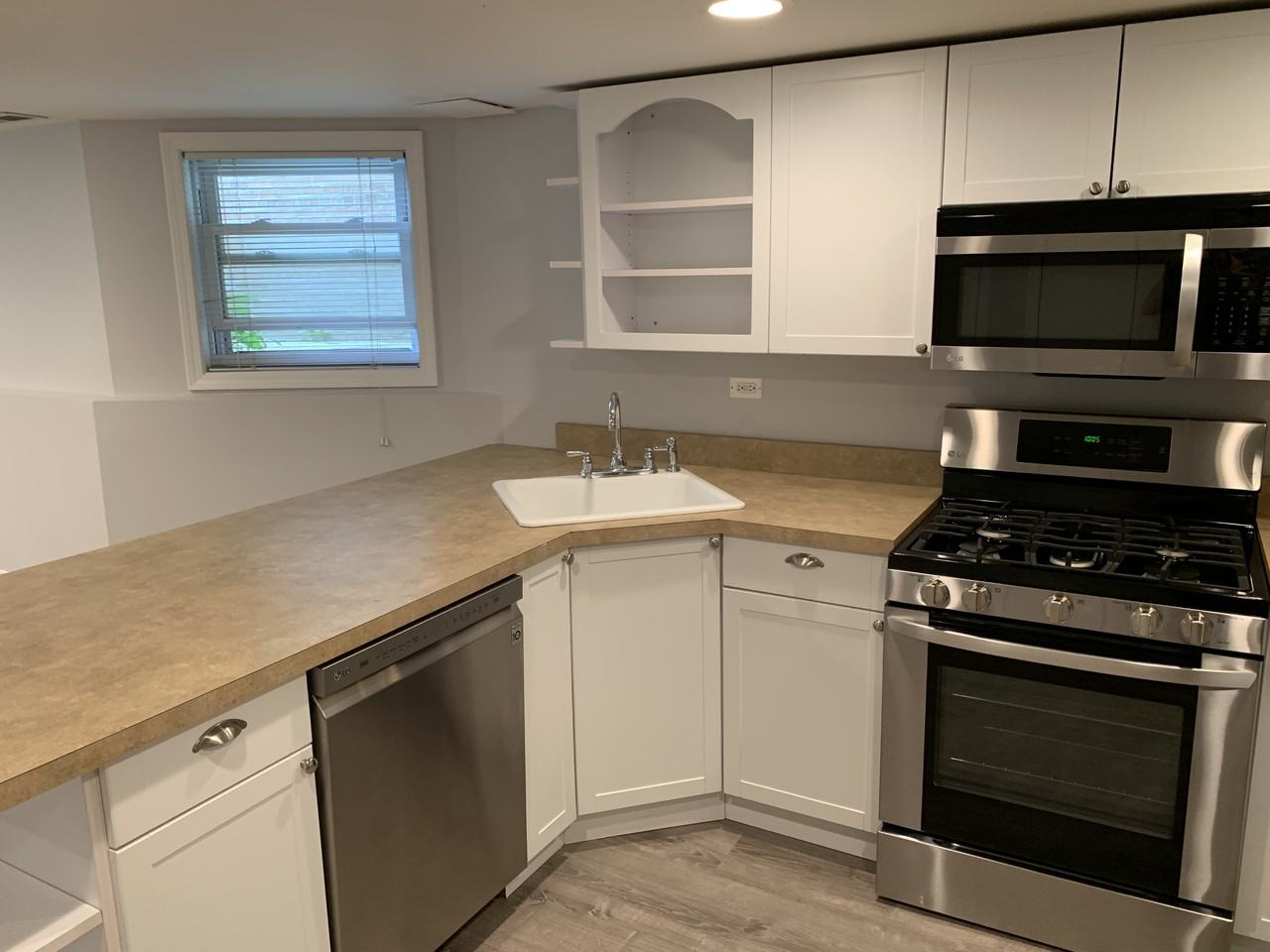 1231 W Addison St #GDN - Photo 4 of 13