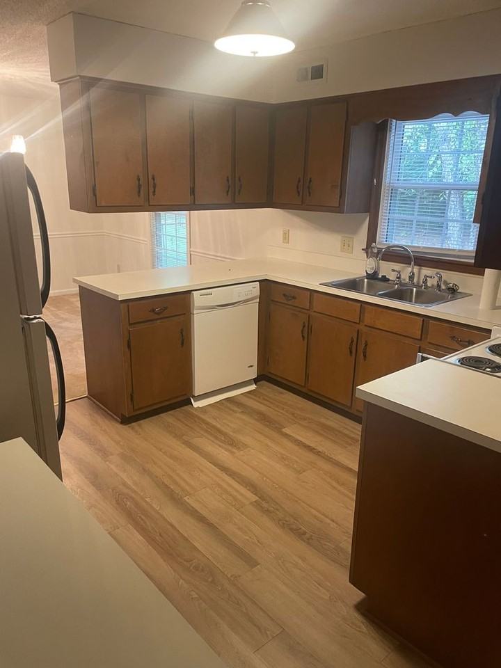 1628 Rollingwood Rd - Photo 6 of 11