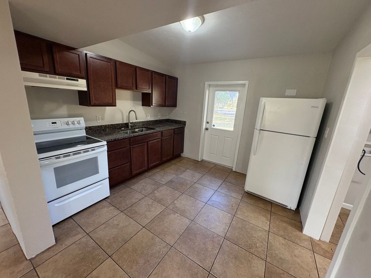 903 E Clifford Ave - Photo 2 of 15