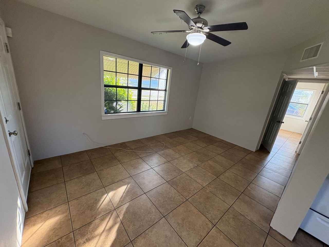 903 E Clifford Ave - Photo 3 of 15