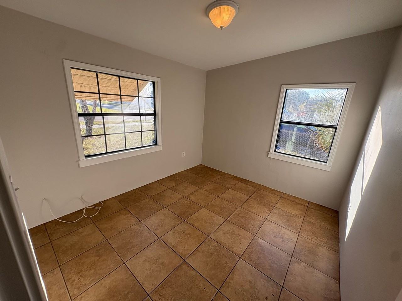 903 E Clifford Ave - Photo 4 of 15