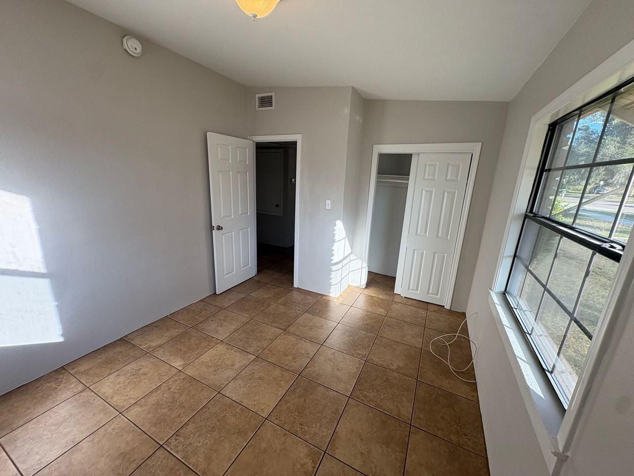 903 E Clifford Ave - Photo 5 of 15