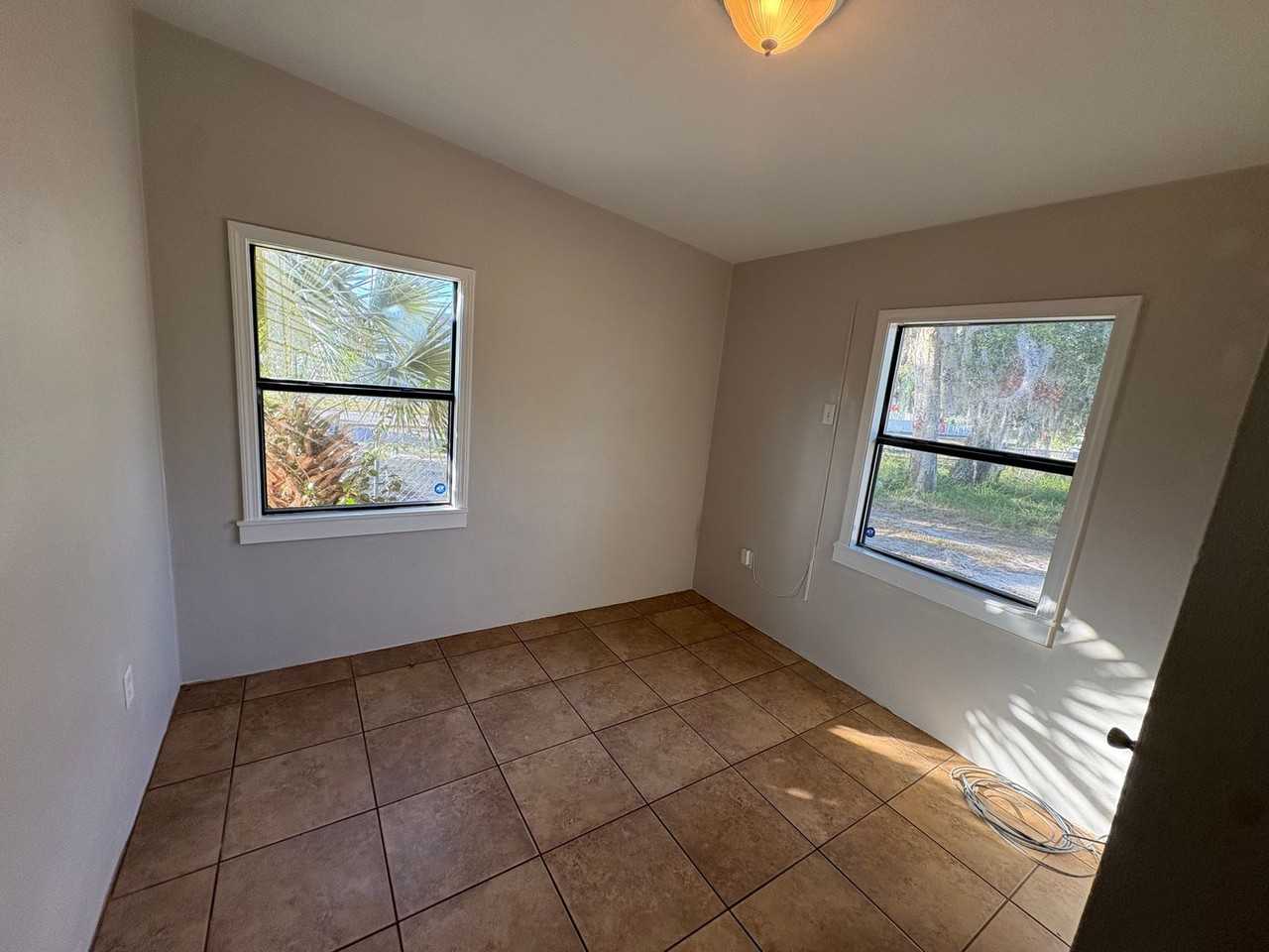 903 E Clifford Ave - Photo 6 of 15