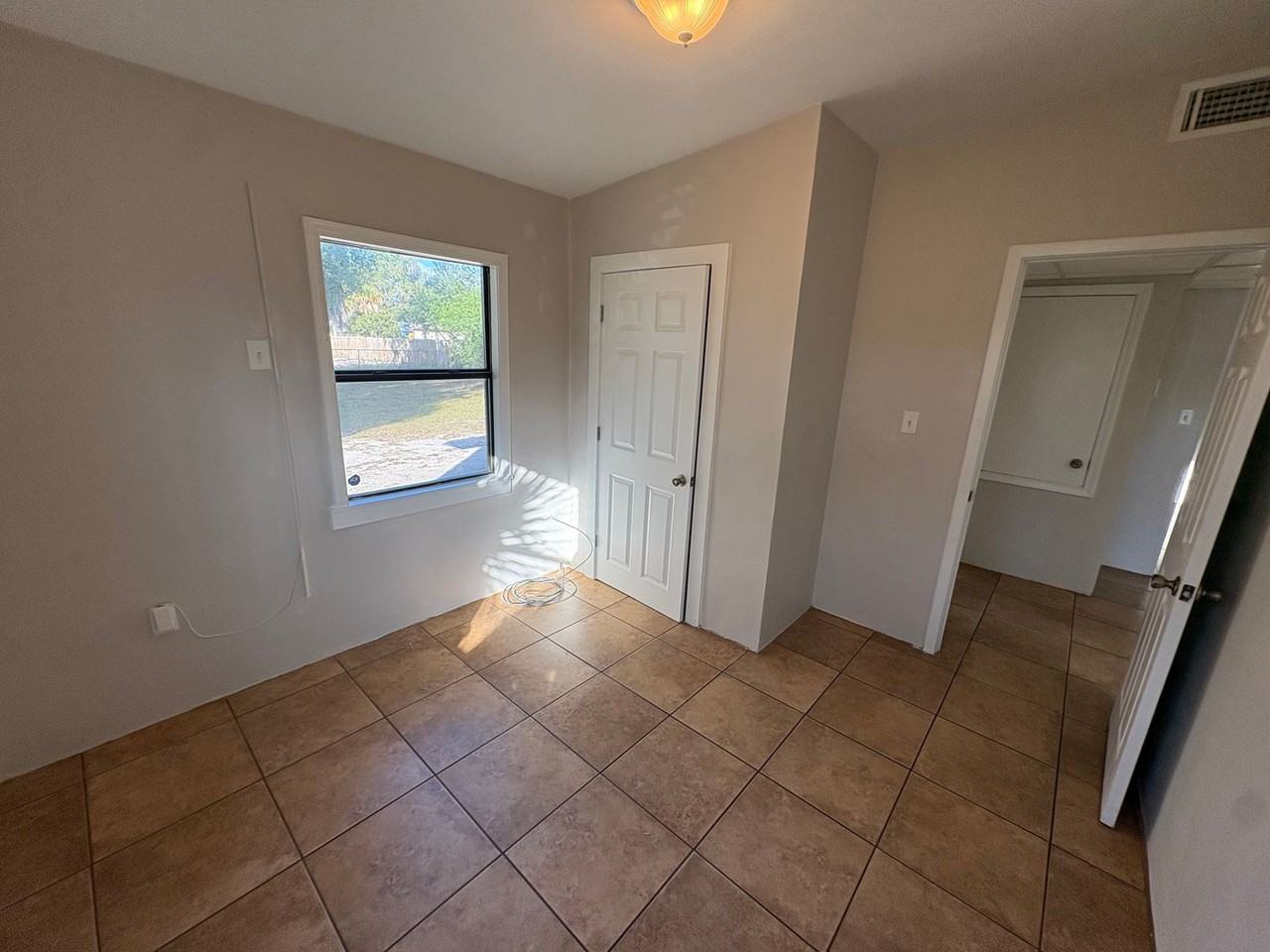 903 E Clifford Ave - Photo 7 of 15