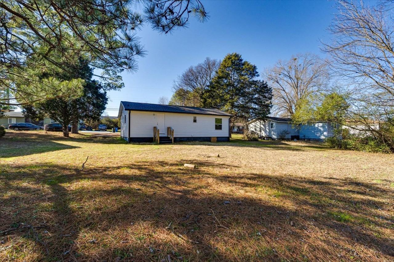 1804 Dixon St - Photo 3 of 19