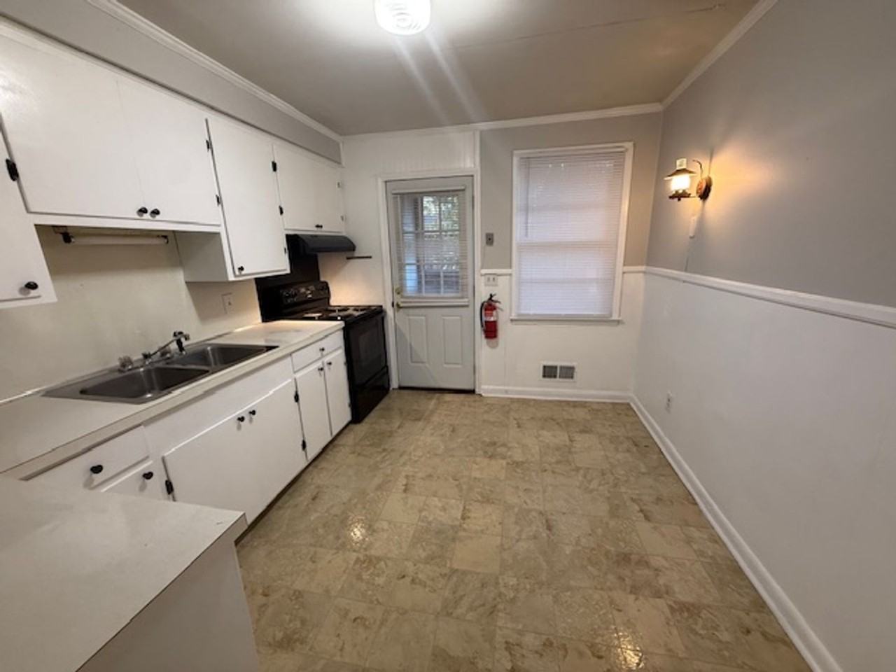 Daly St - Photo 3 of 9