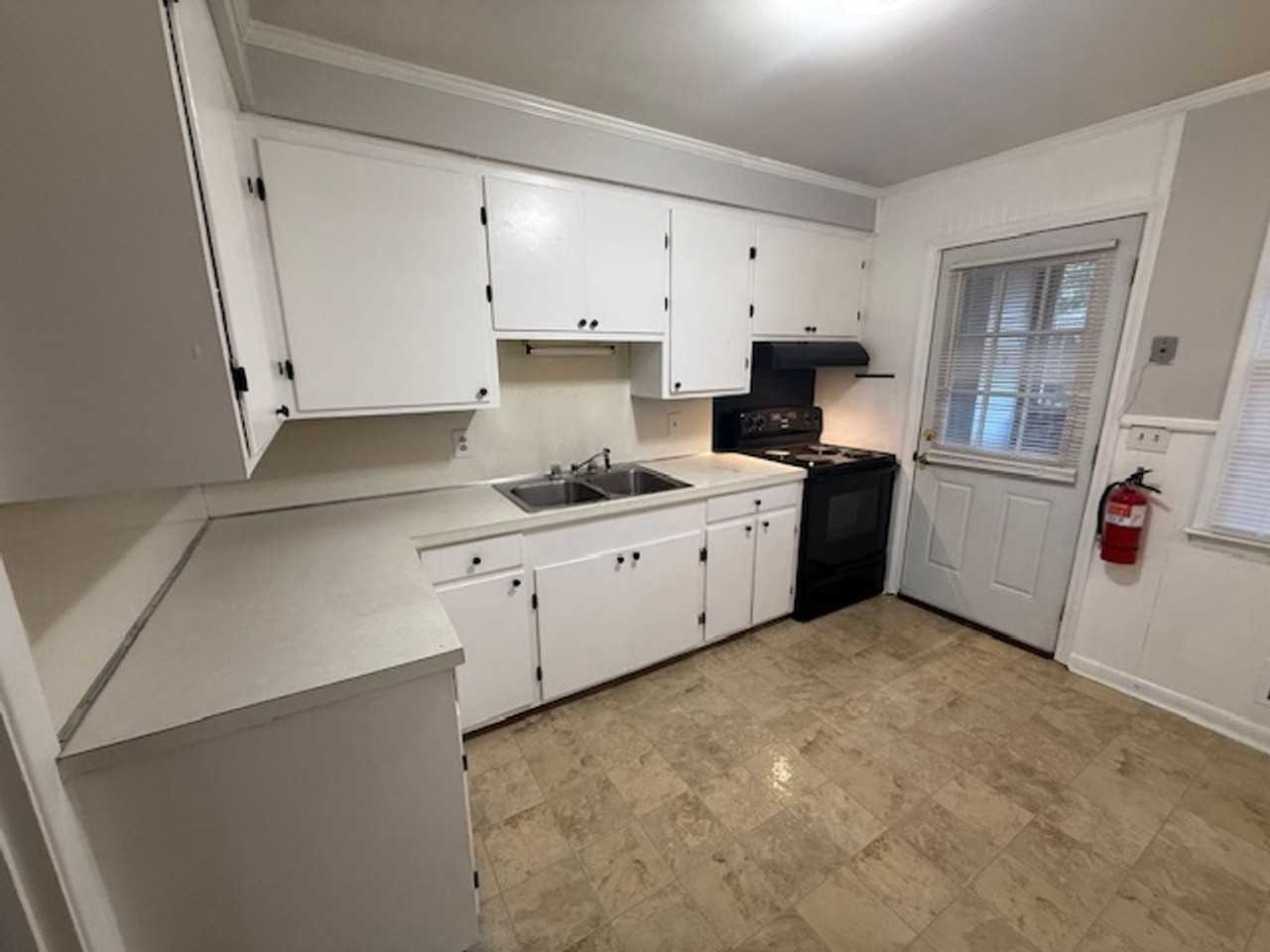 Daly St - Photo 4 of 9