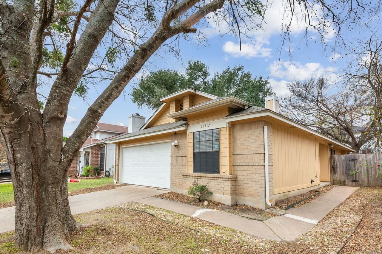 12312 Little Fatima Ln - Photo 4 of 34