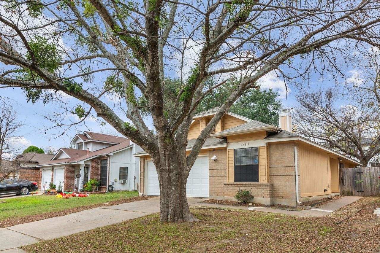 12312 Little Fatima Ln - Photo 5 of 34