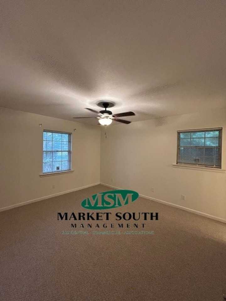 606 Mclaws St - Photo 6 of 22