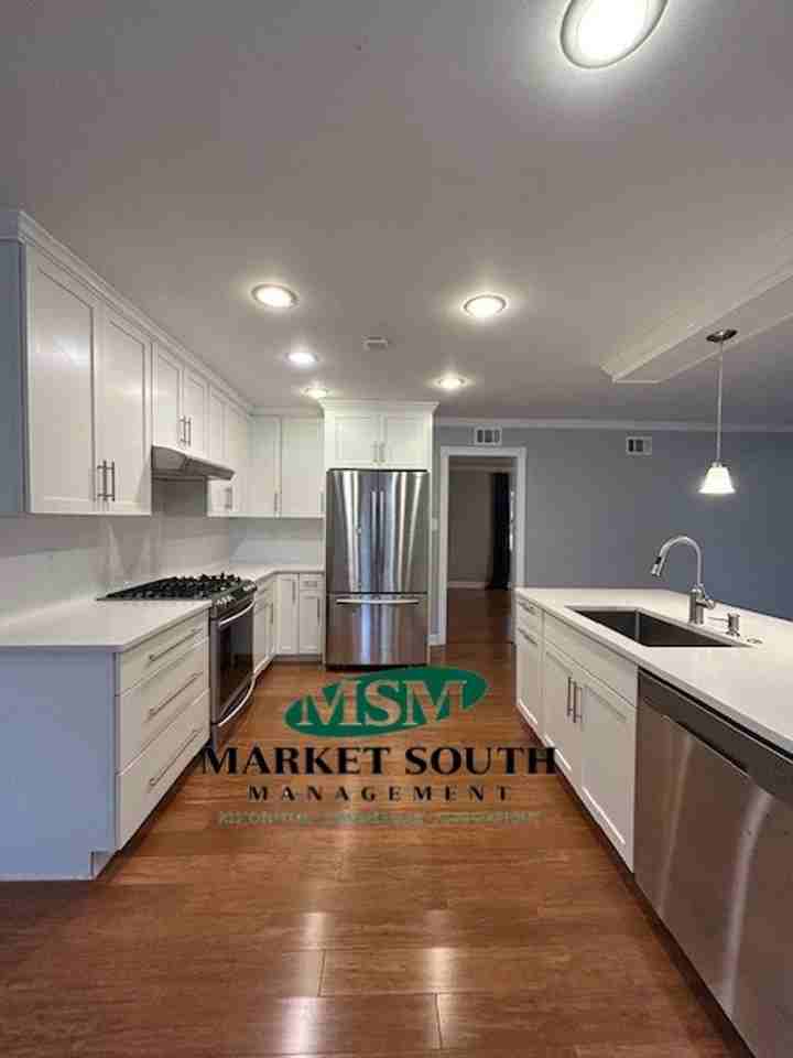 606 Mclaws St - Photo 7 of 21