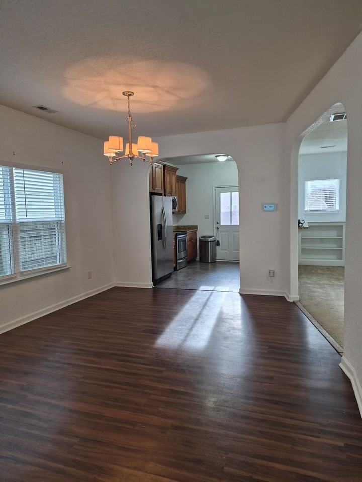 1723 Fisher Ave - Photo 3 of 32