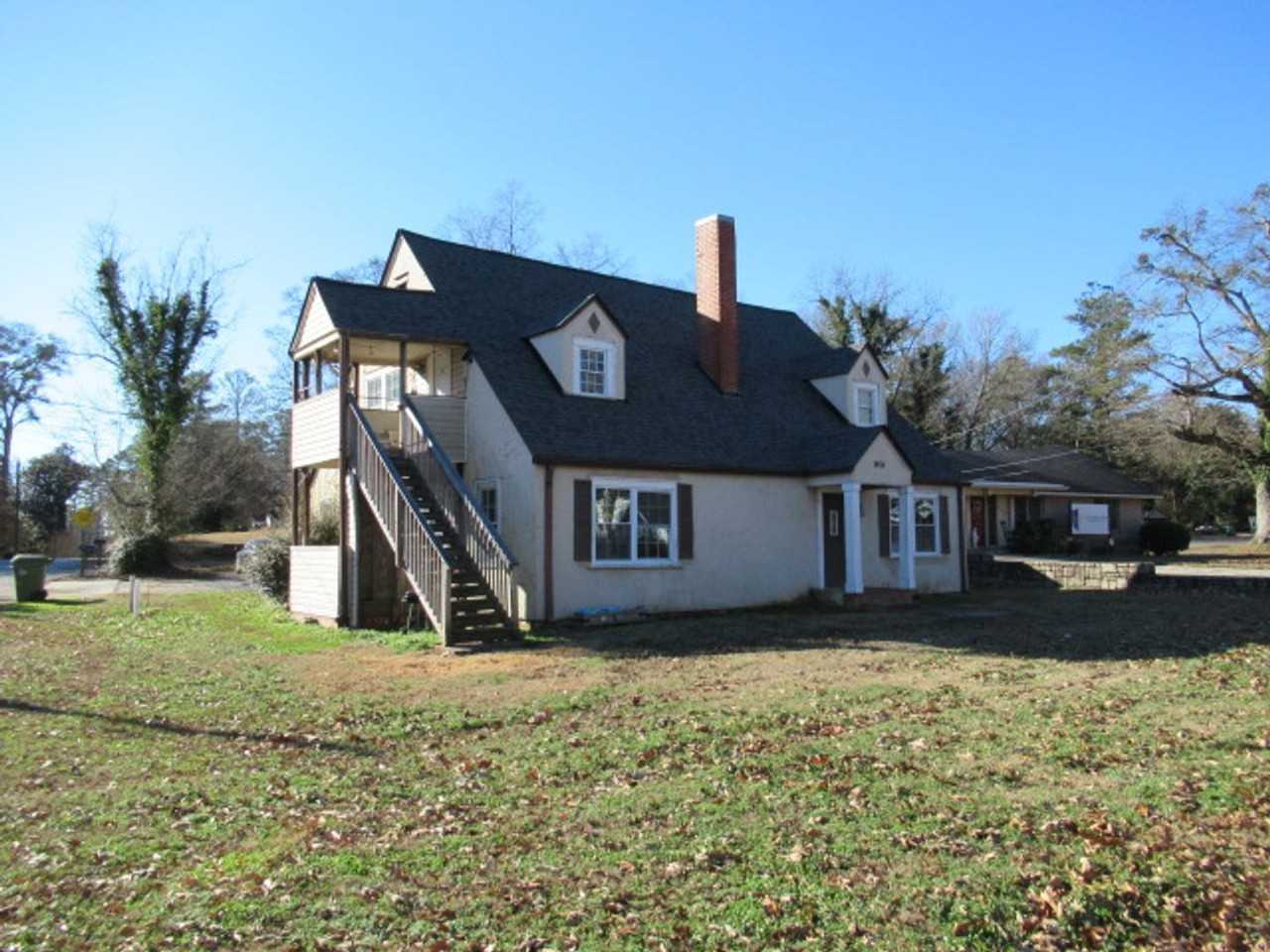 1404 Maple St - Photo 2 of 31