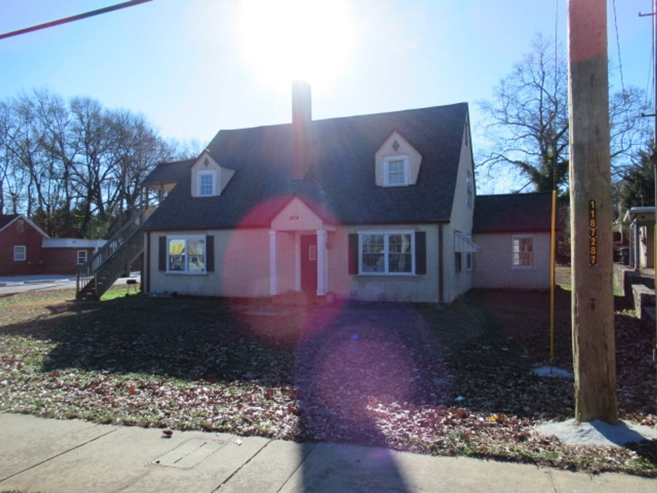 1404 Maple St - Photo 3 of 31