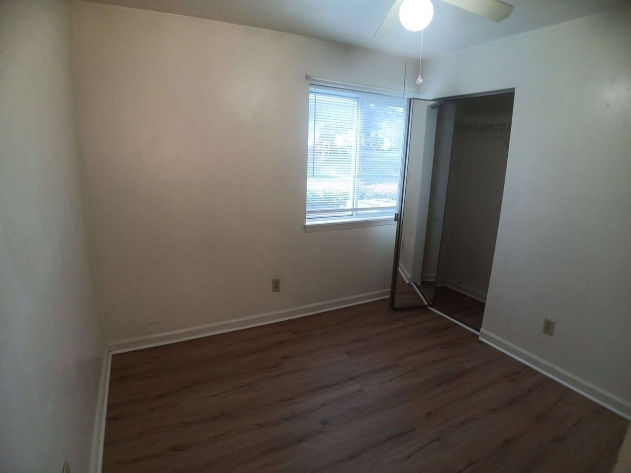 1470 Seneca Dr Apt D - Photo 4 of 7