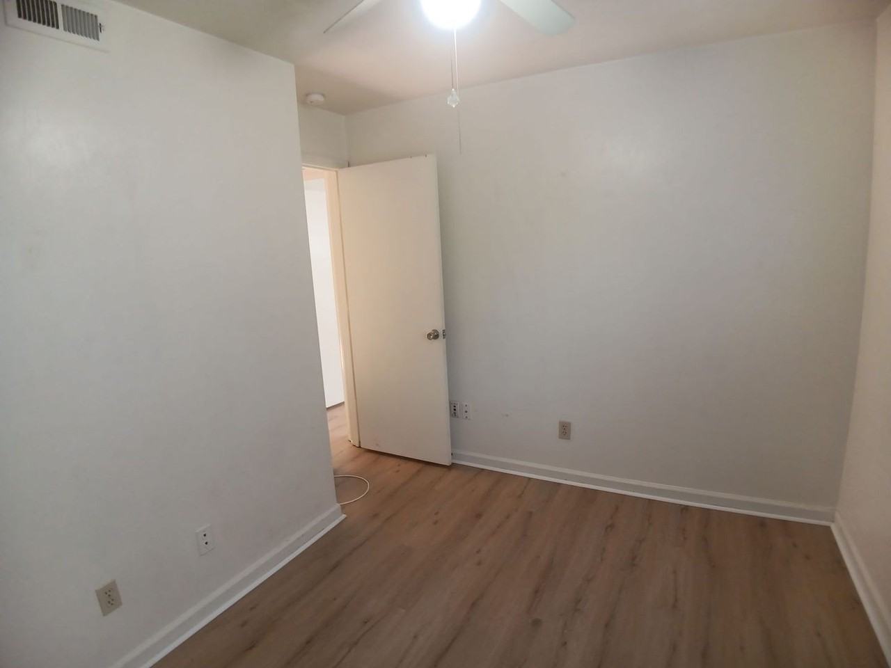1470 Seneca Dr Apt D - Photo 6 of 7