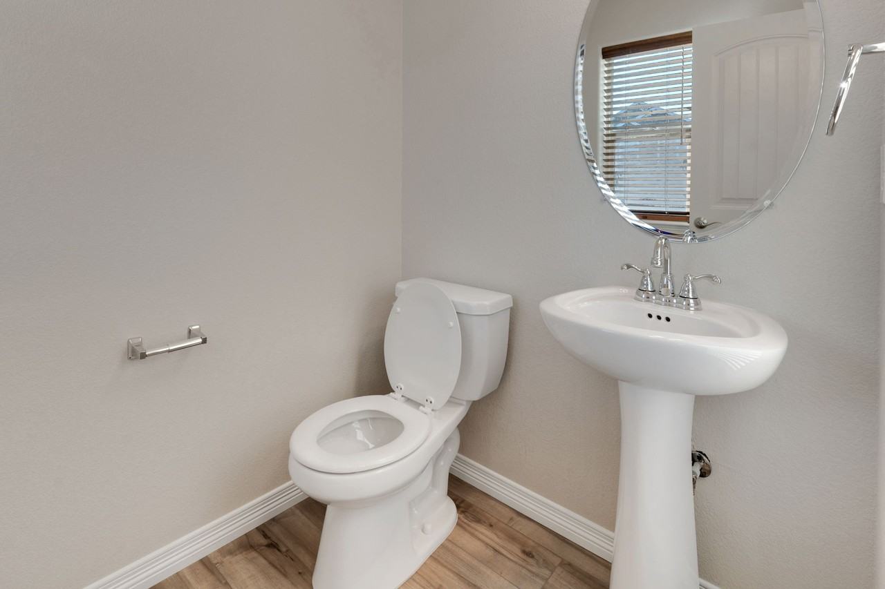 5452 Hammond Dr #1 - Photo 3 of 31