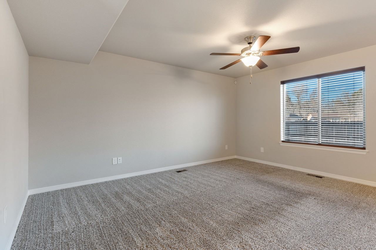 5452 Hammond Dr #1 - Photo 4 of 31