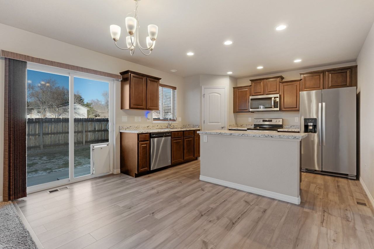 5452 Hammond Dr #1 - Photo 6 of 31