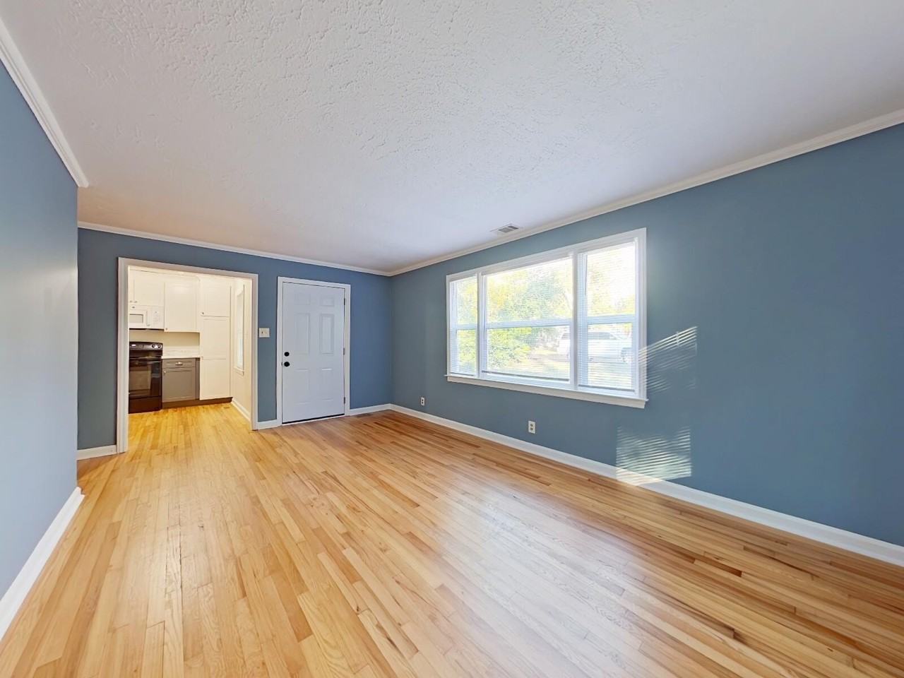 897 Brunswick Ln - Photo 5 of 15