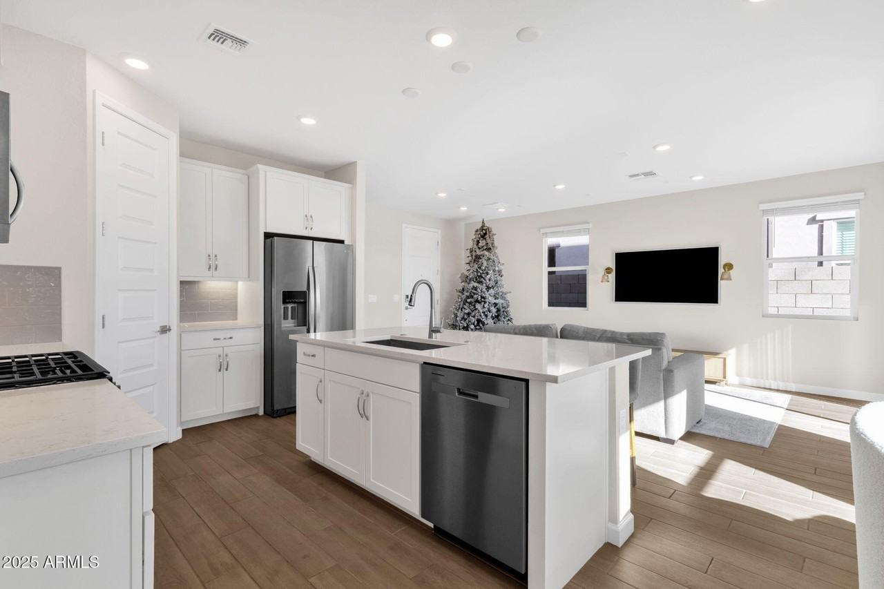 5823 E Rose Garden Ln - Photo 6 of 35