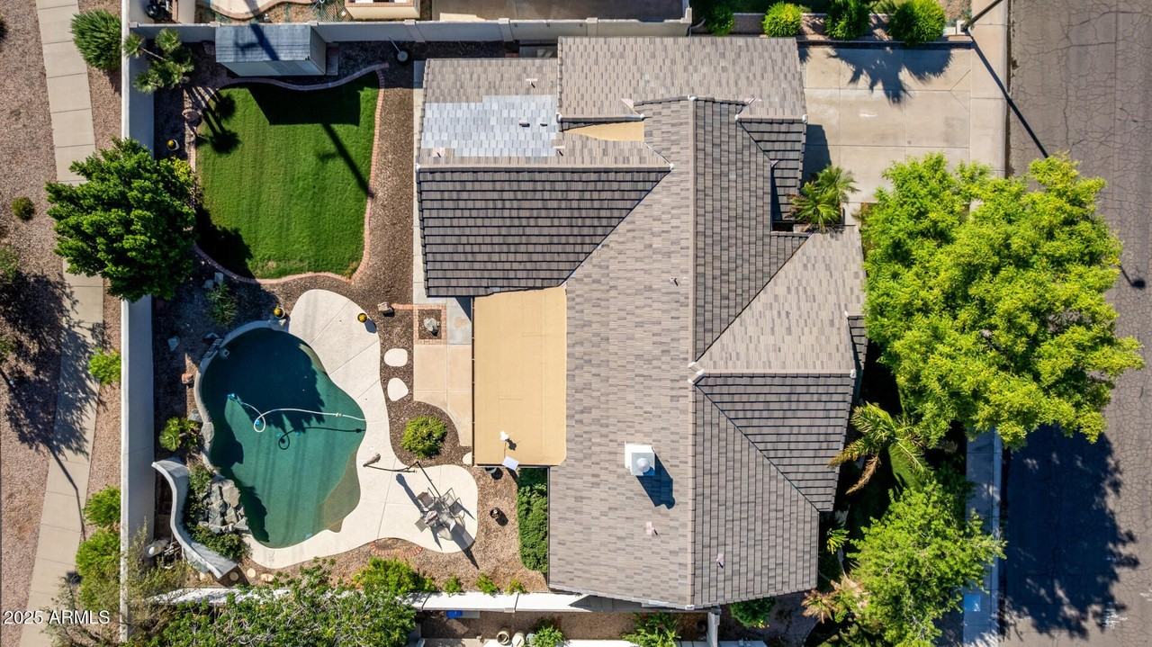 2041 E Marquette Dr - Photo 2 of 50