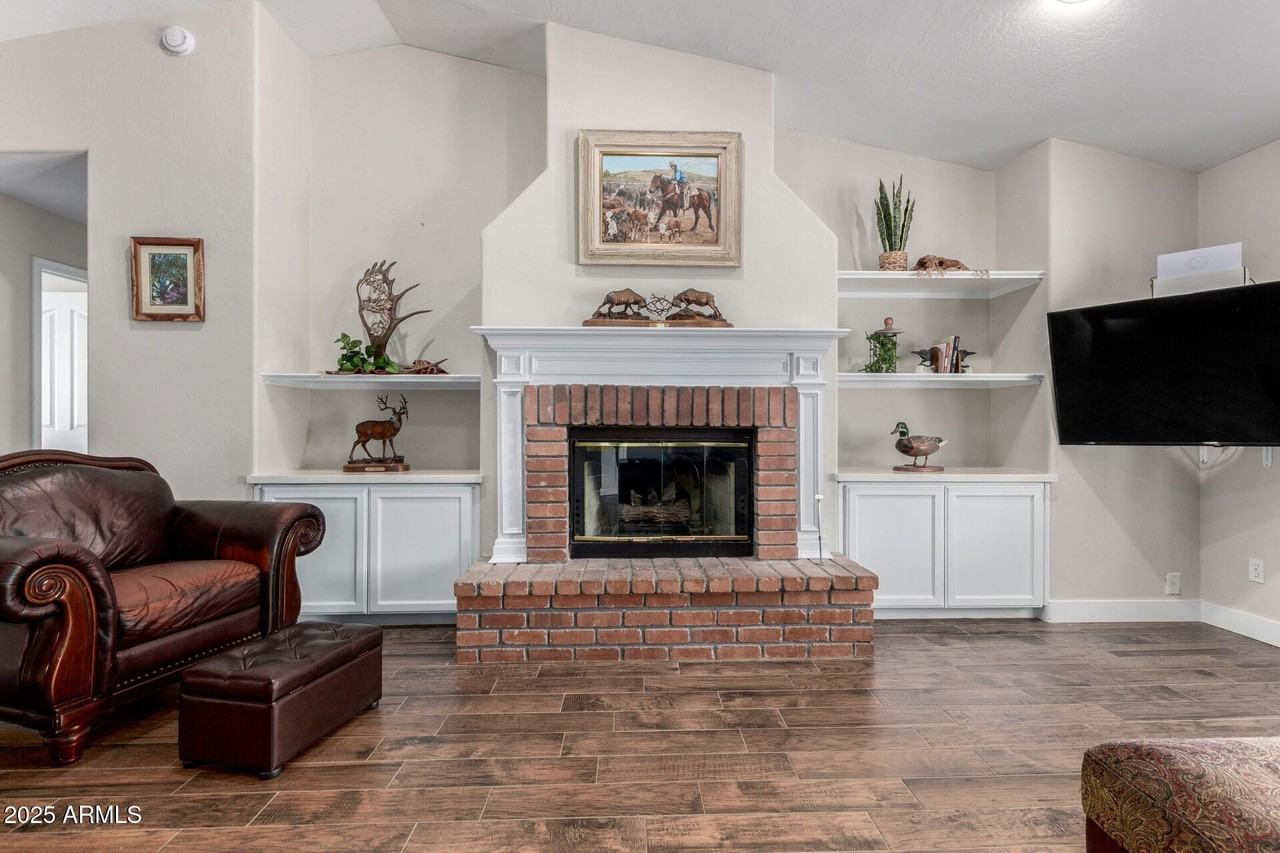 2041 E Marquette Dr - Photo 6 of 50